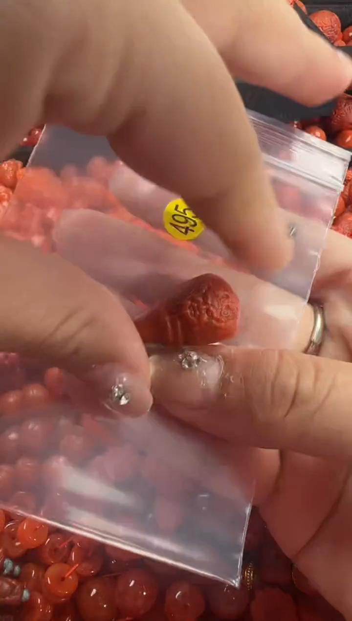 南红玛瑙未镶嵌颈饰1