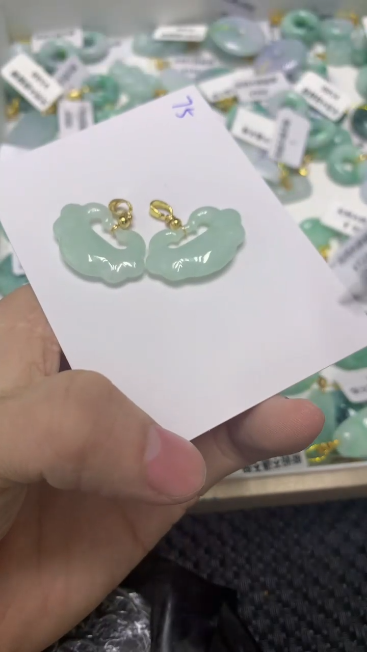 颈饰未镶嵌翡翠缅甸A货翡翠多样性发其一