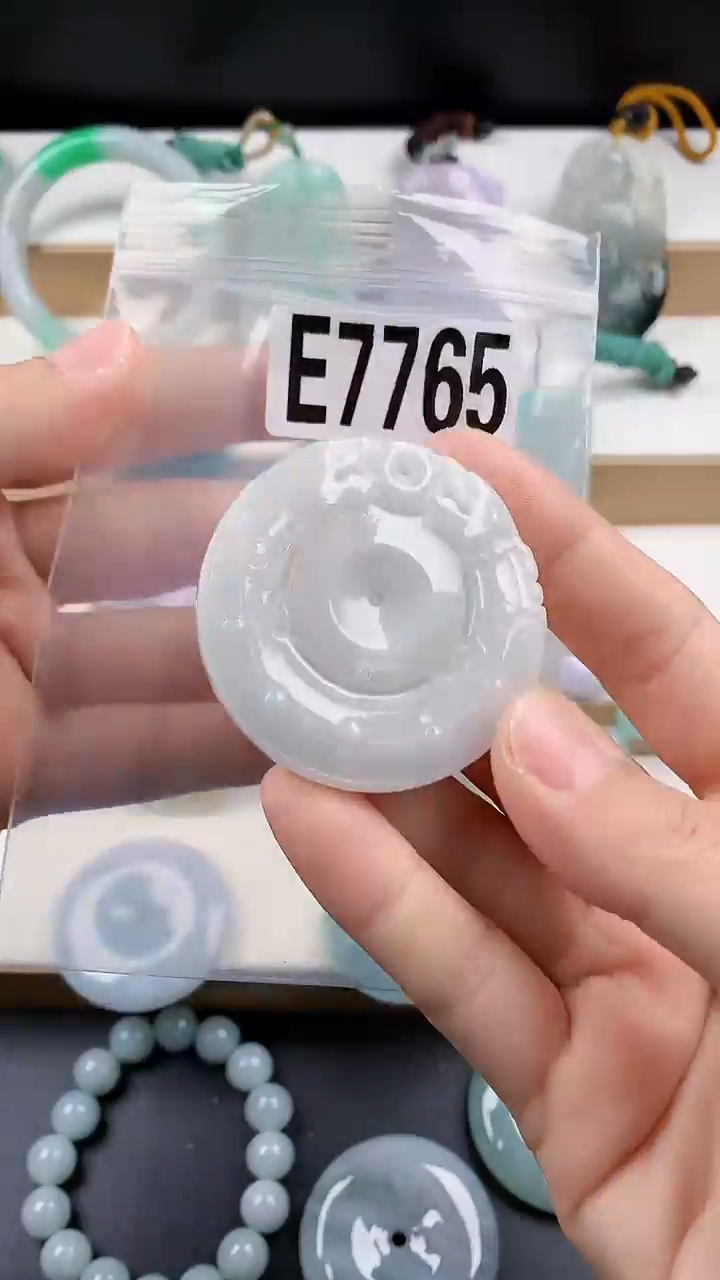 颈饰未镶嵌翡翠天然翡翠吊坠挂件