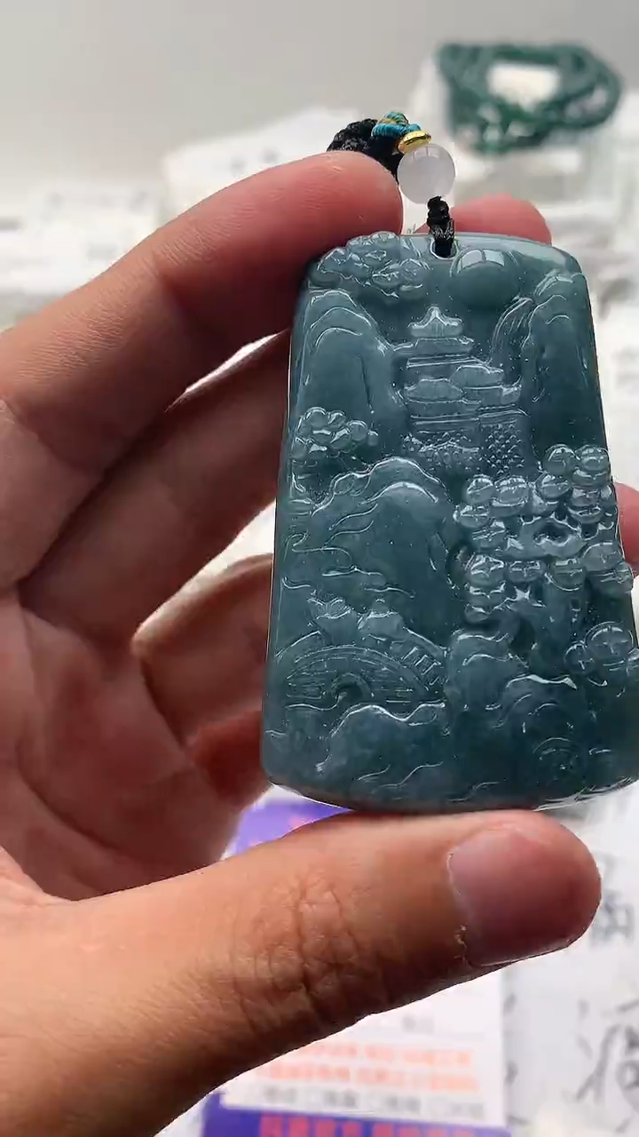 翡翠未镶嵌颈饰山水牌【品质一般介意慎拍】