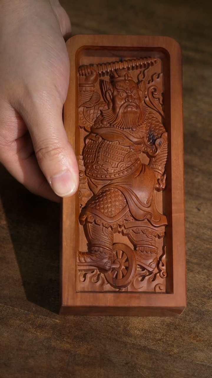 枣木大号王帅上方持鞭令牌