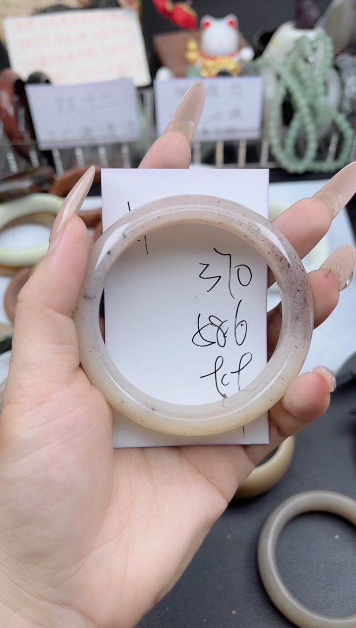 未镶嵌手镯石英质玉370