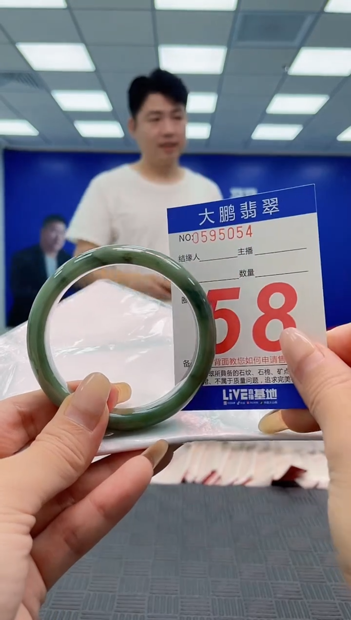 翡翠手镯未镶嵌AAAAAAAAAAAAAAAA