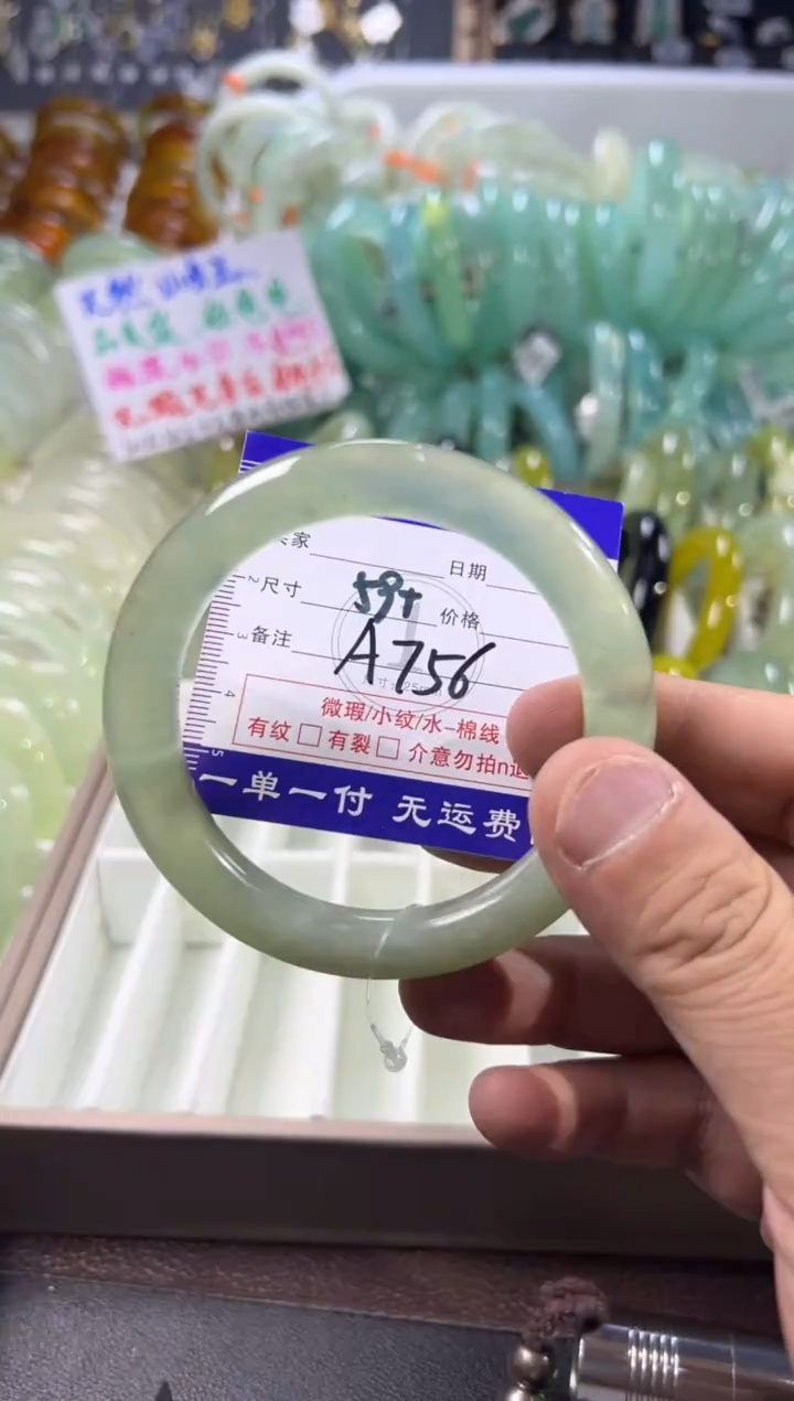 未镶嵌蛇纹石玉手镯1