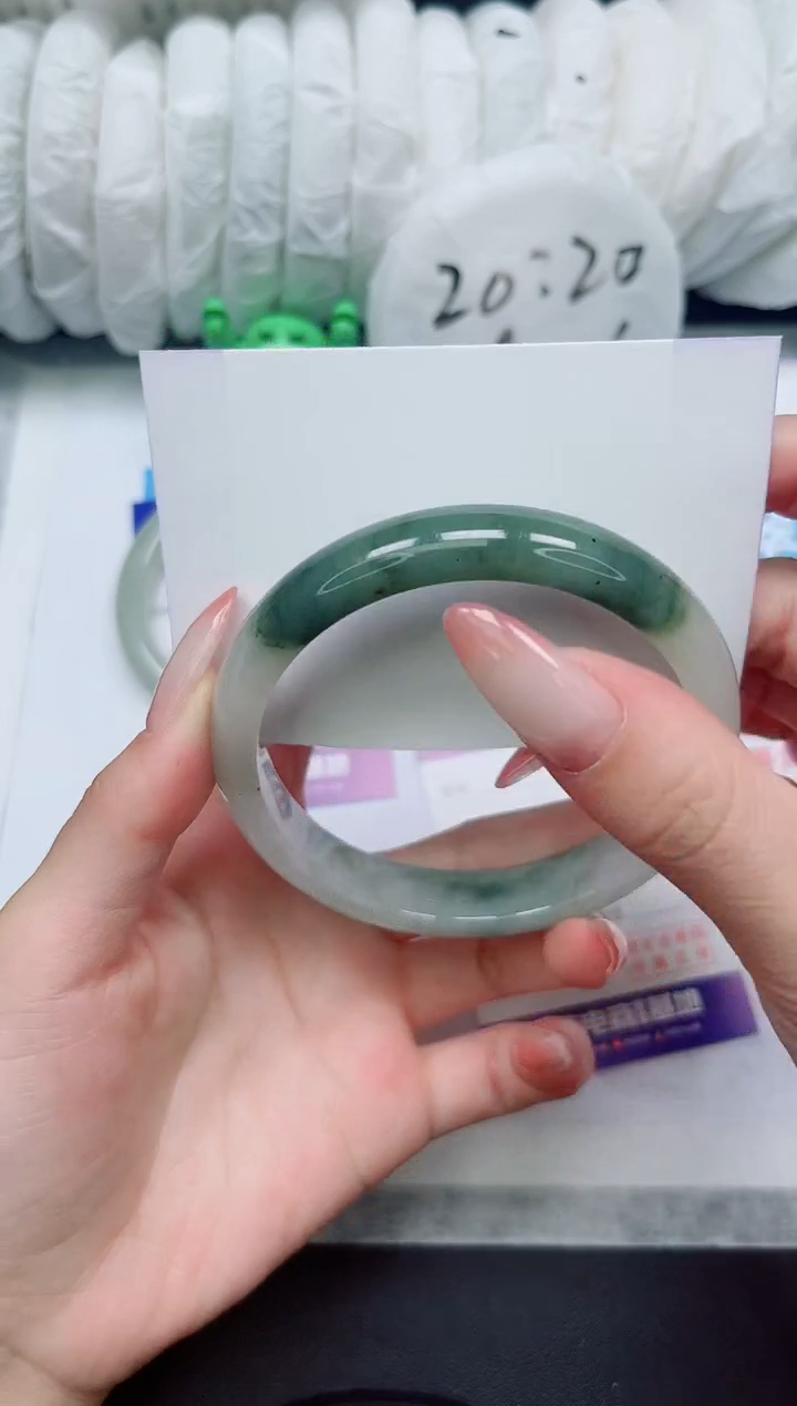 【闪购商品】石英质玉未镶嵌手镯163