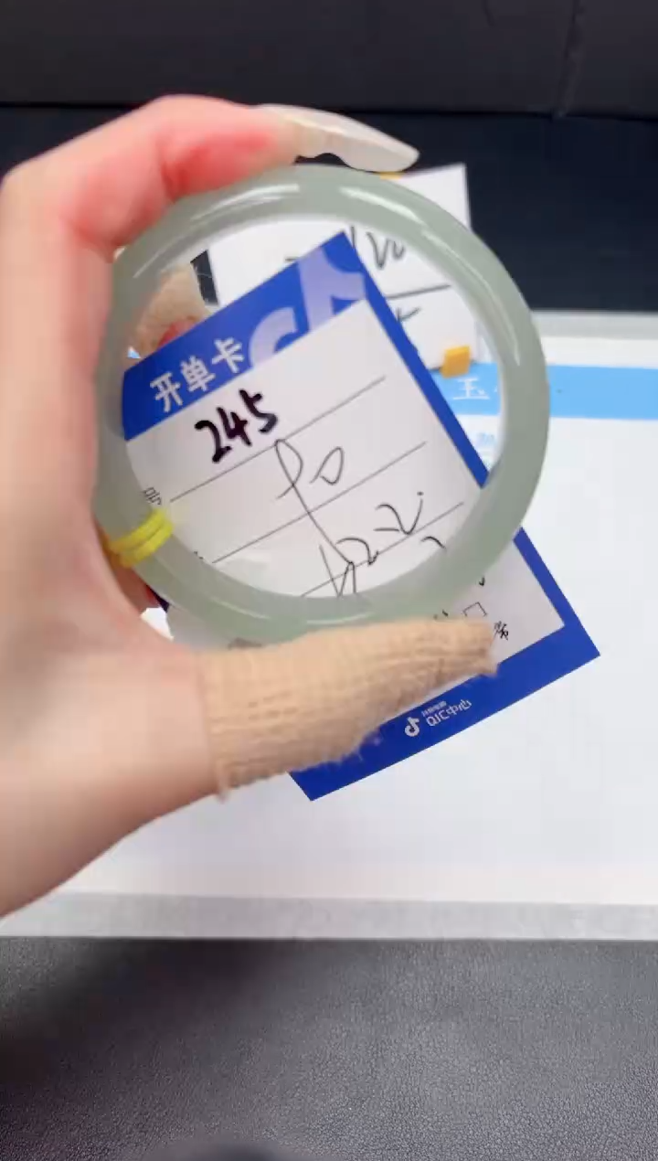 【闪购商品】石英质玉手镯未镶嵌245-62.2