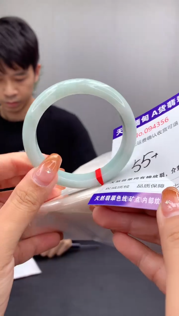 未镶嵌手镯翡翠有纹，完美者勿拍