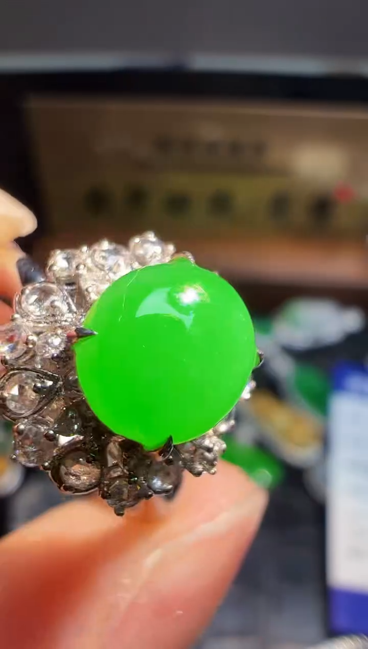 【闪购商品】翡翠戒指18K金镶嵌翡翠回流