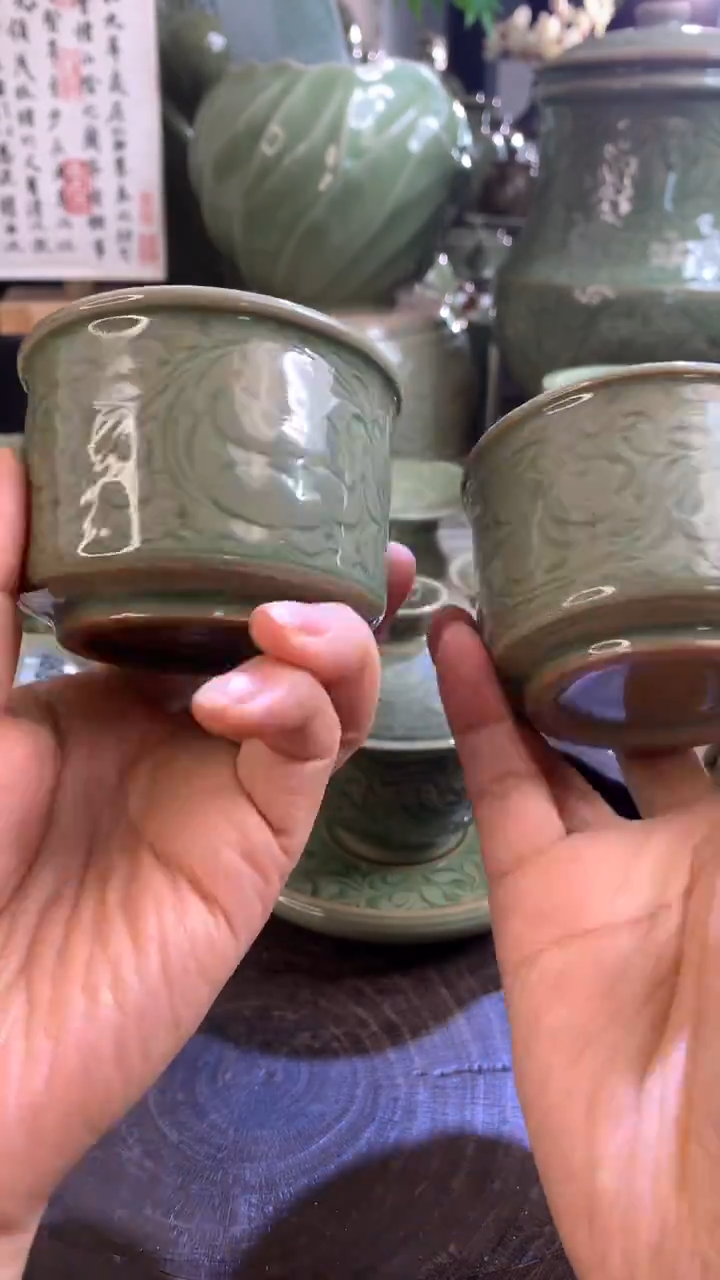 现代耀州窑微瑕青瓷刻花秦岭四宝大熊猫主人杯一只