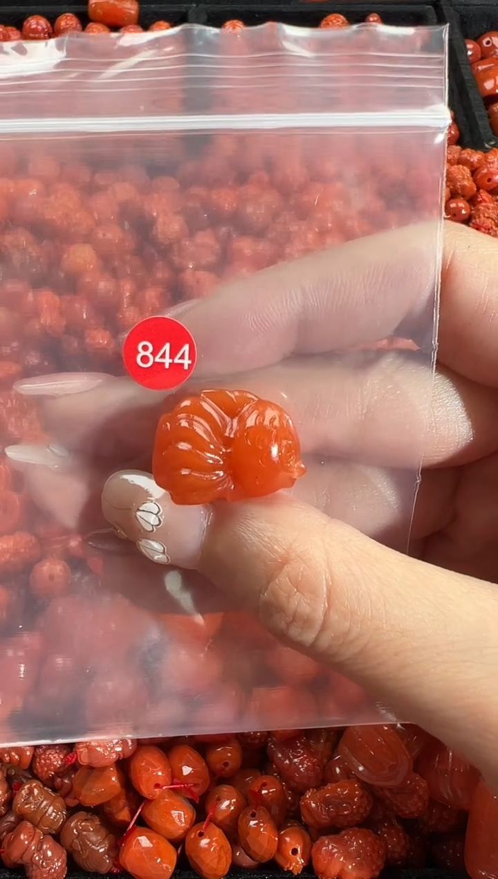 颈饰未镶嵌南红玛瑙1