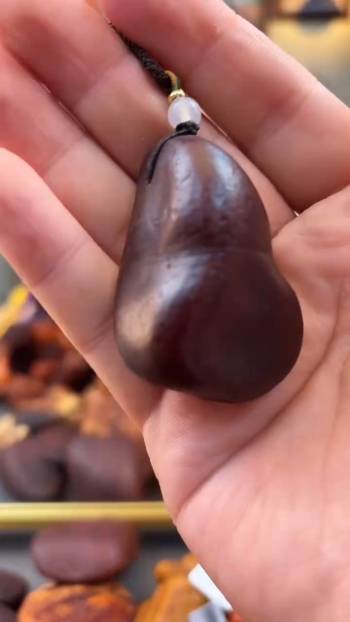 未镶嵌颈饰琥珀吊坠