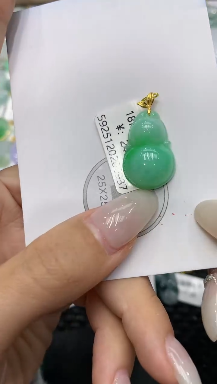 颈饰18K金镶嵌翡翠111111111111