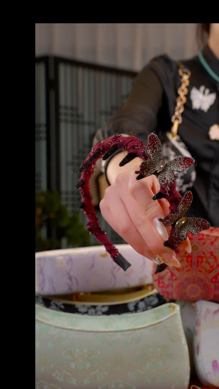 刺绣福利款红蝴蝶发箍