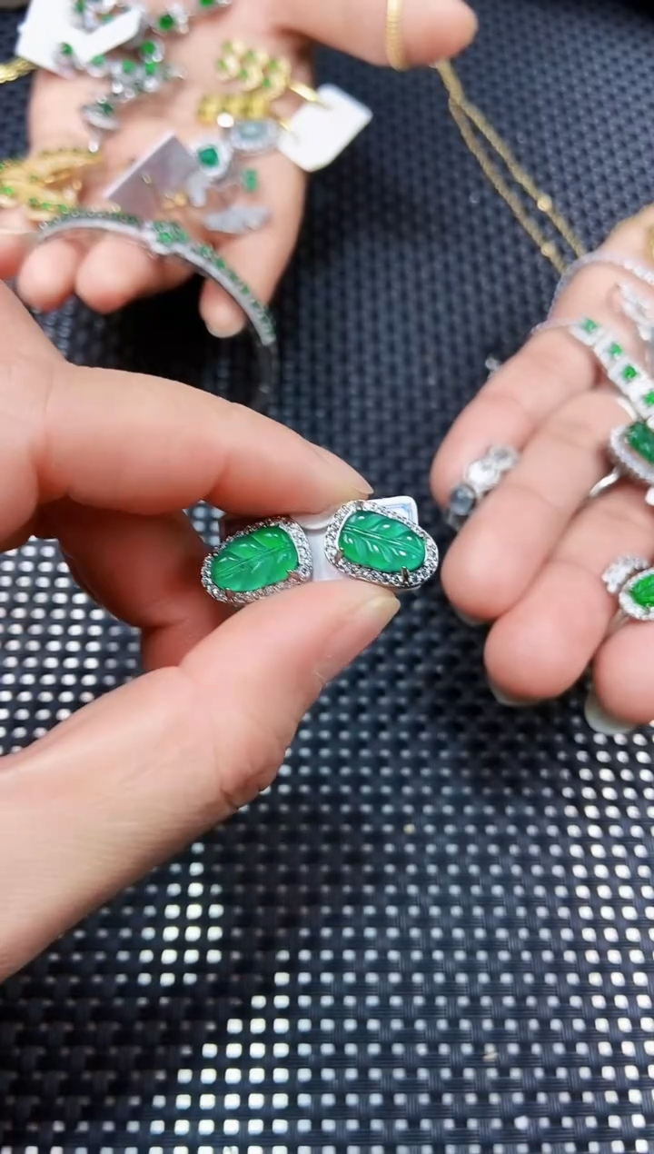 【闪购商品】翡翠耳饰未镶嵌11111111111