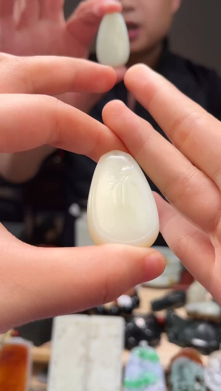 颈饰未镶嵌和田玉吊坠