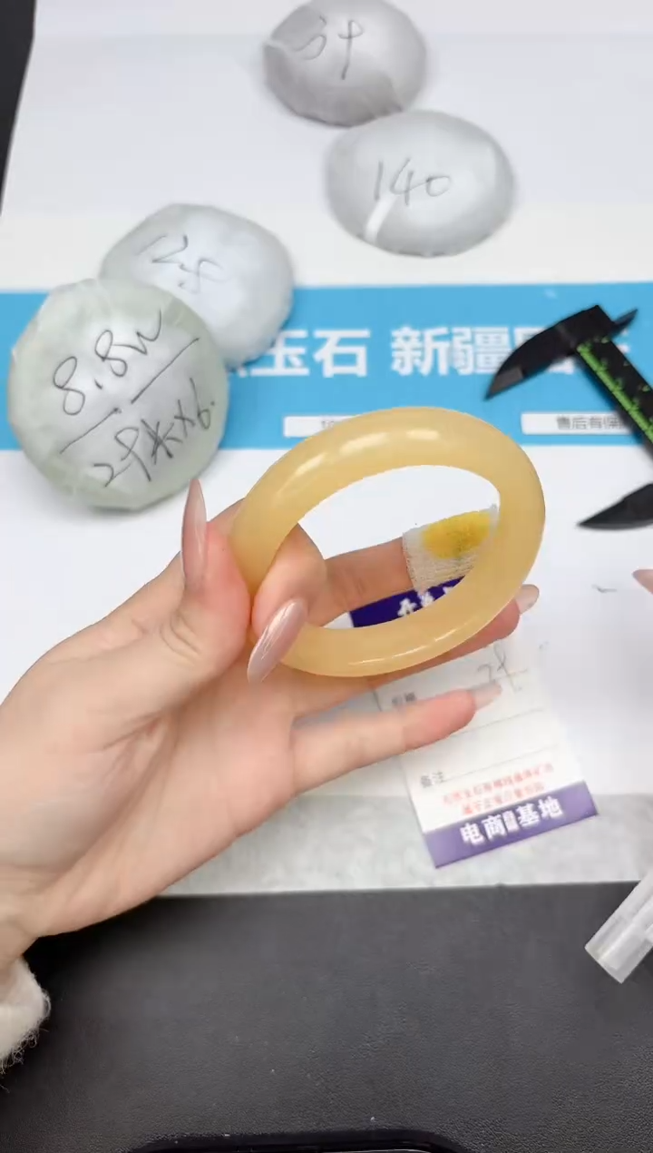 【闪购商品】石英质玉手镯未镶嵌387-