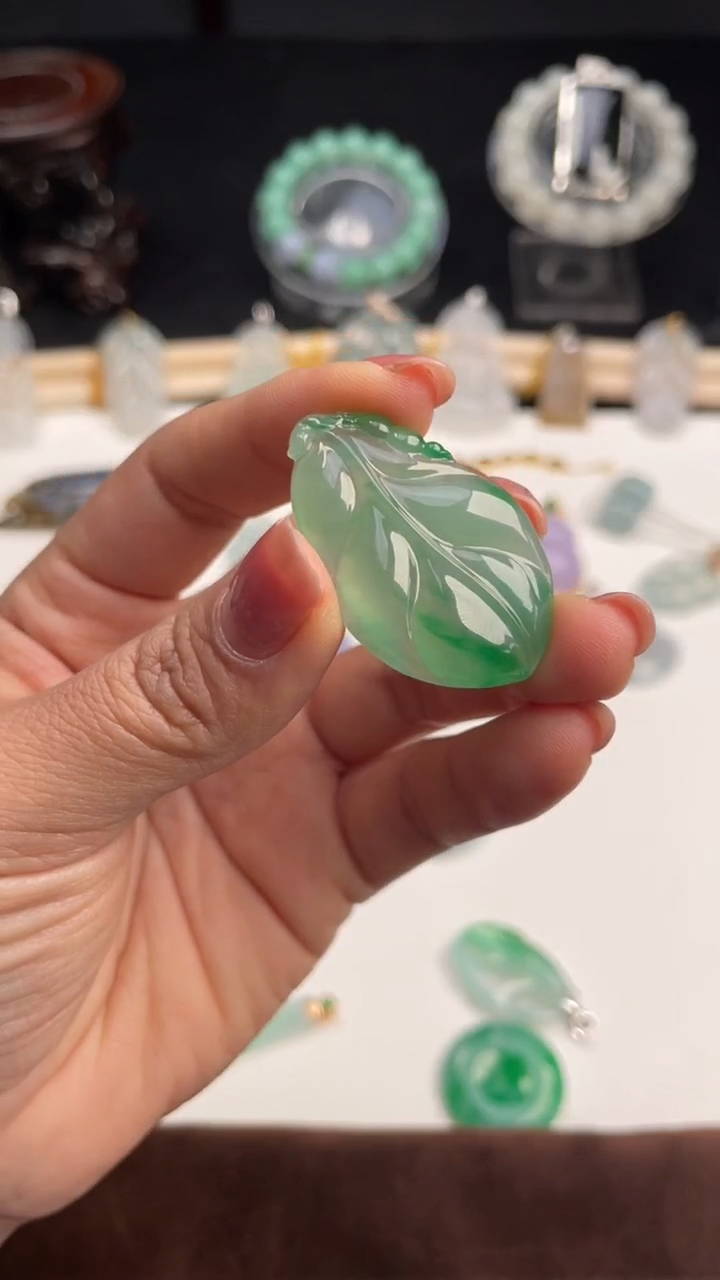 【闪购商品】翡翠吊坠(不含链)未镶嵌天然缅甸A货翡翠吊坠