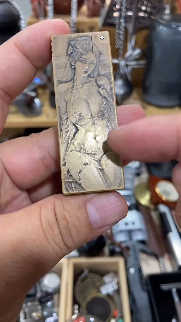 瓷片闪购商品  如图所示