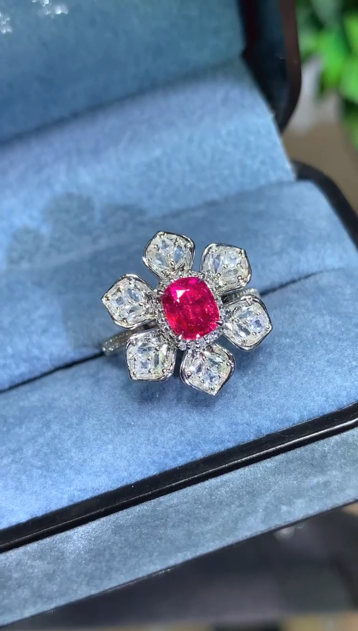 18K金镶嵌戒指红宝石1.0CT