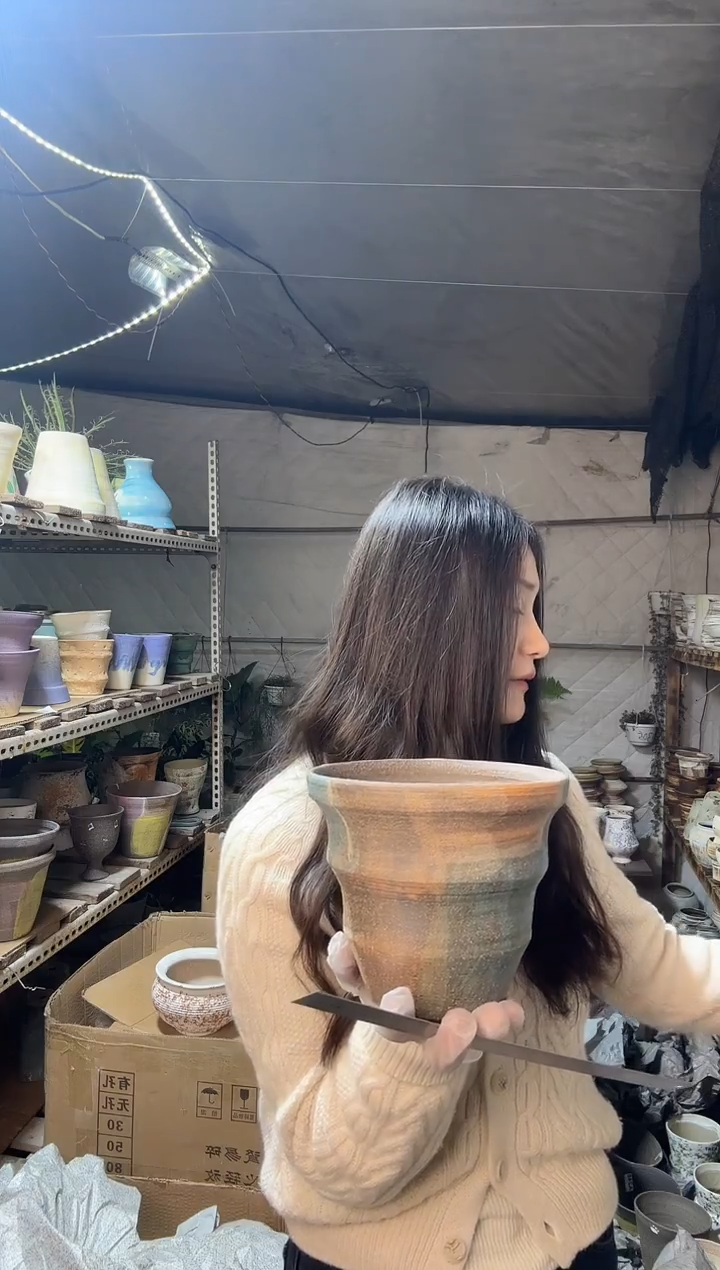 以实际为准编号 258  景德镇手工手绘花盆