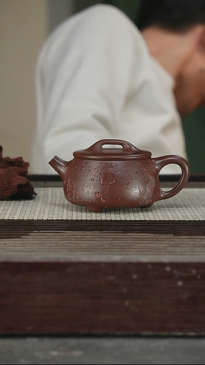 茶壶紫砂冯圆秀，带证200CC51号