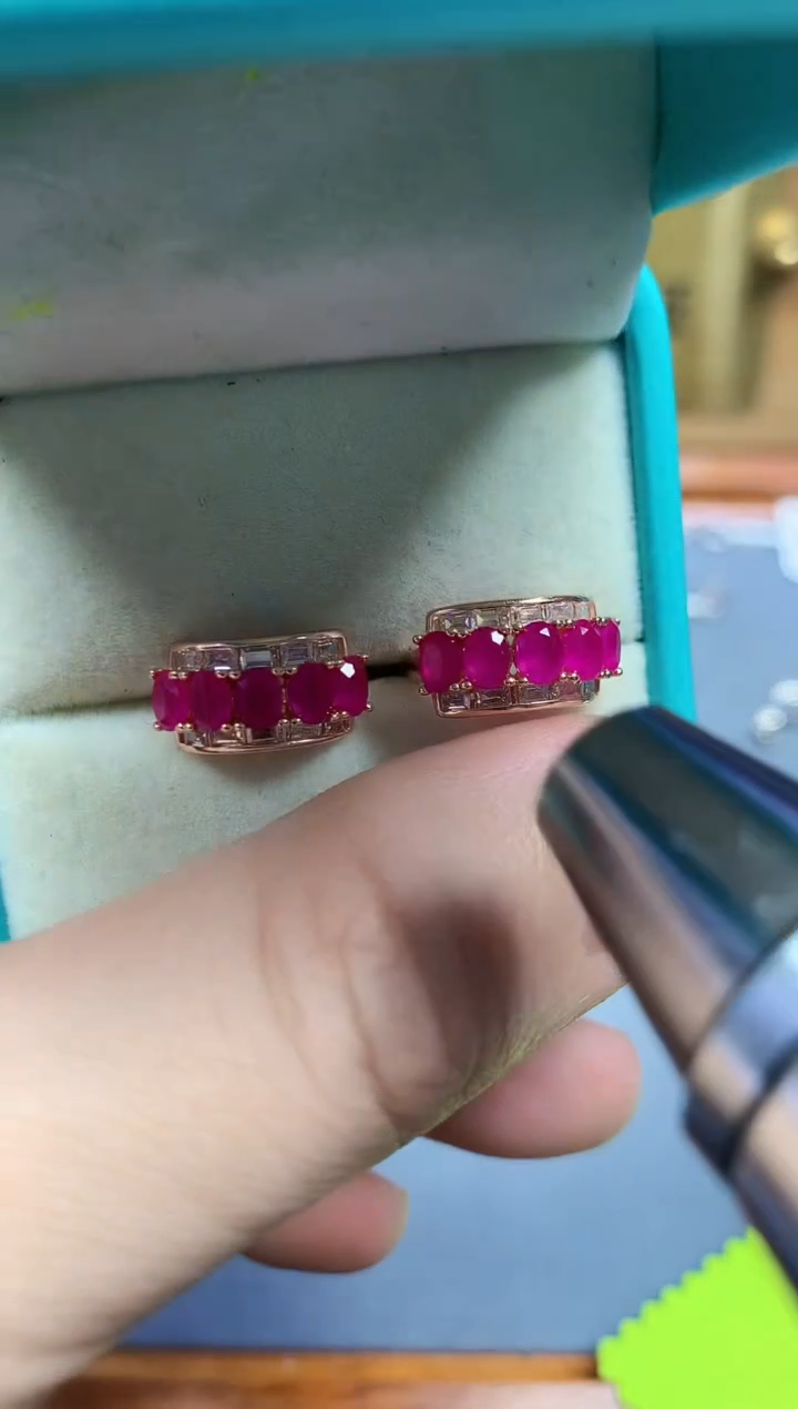 【闪购商品】红宝石耳饰银S925镶嵌........