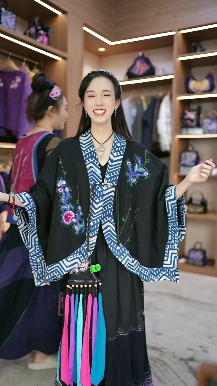 织绣春*L13黔东南苗族刺绣