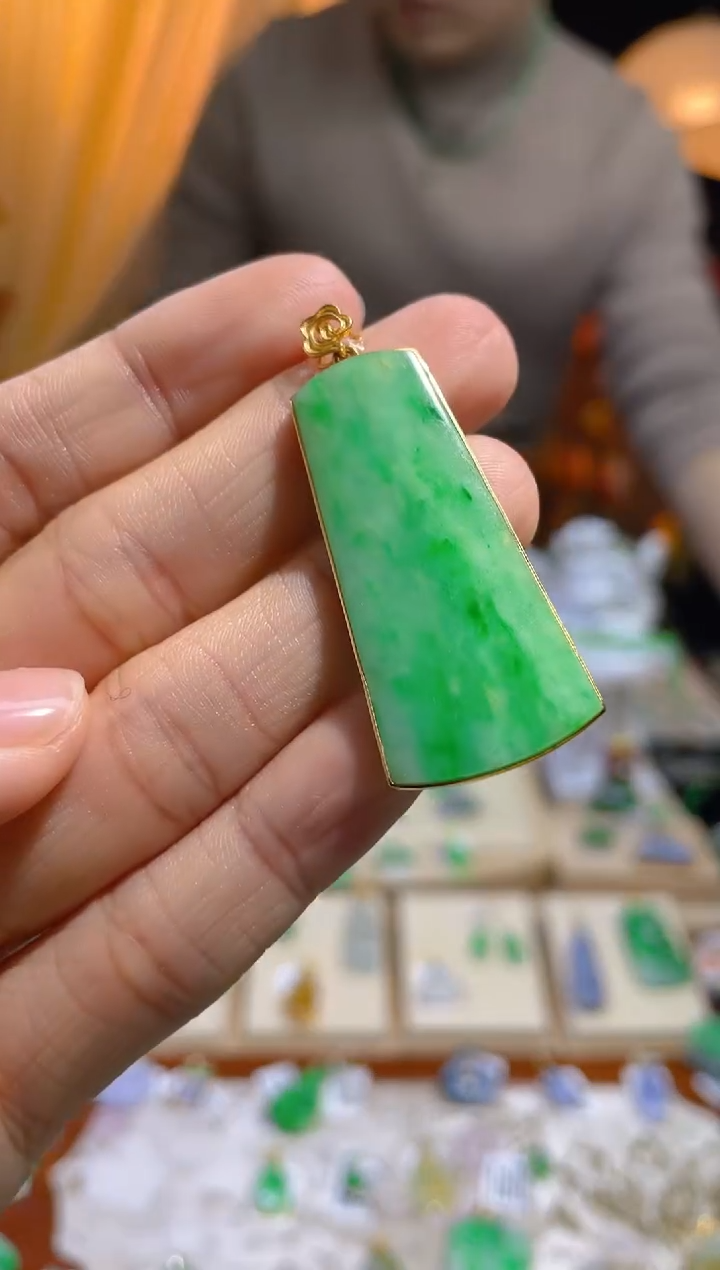 【闪购商品】翡翠颈饰18K金镶嵌假一赔三