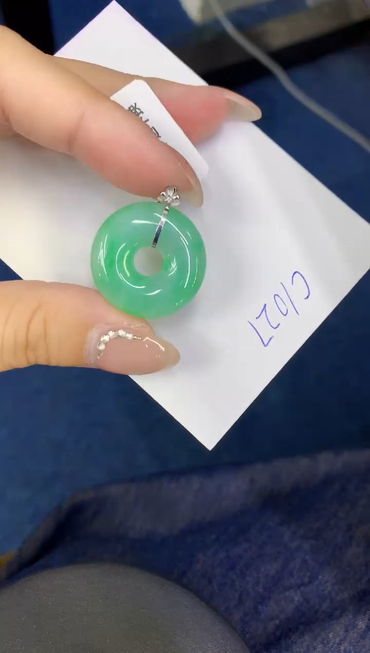 颈饰18K金镶嵌翡翠缅甸天然翡翠A货