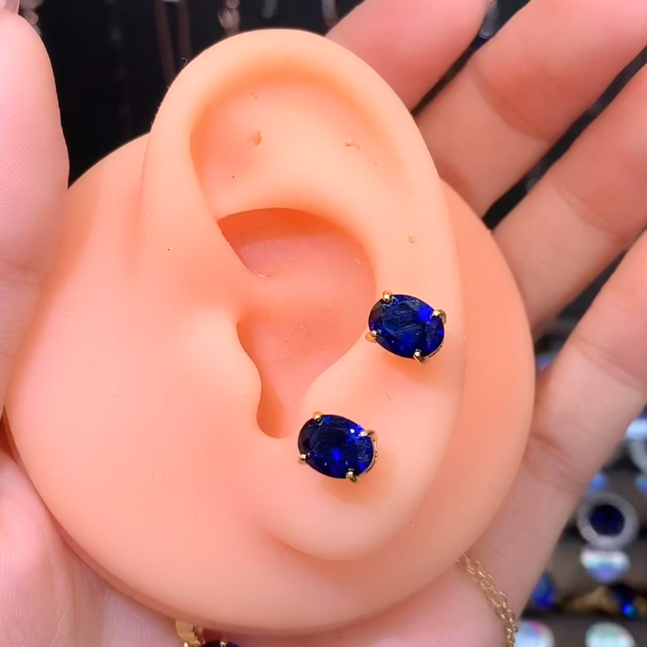 蓝宝石S925银镶金色耳坠6.8