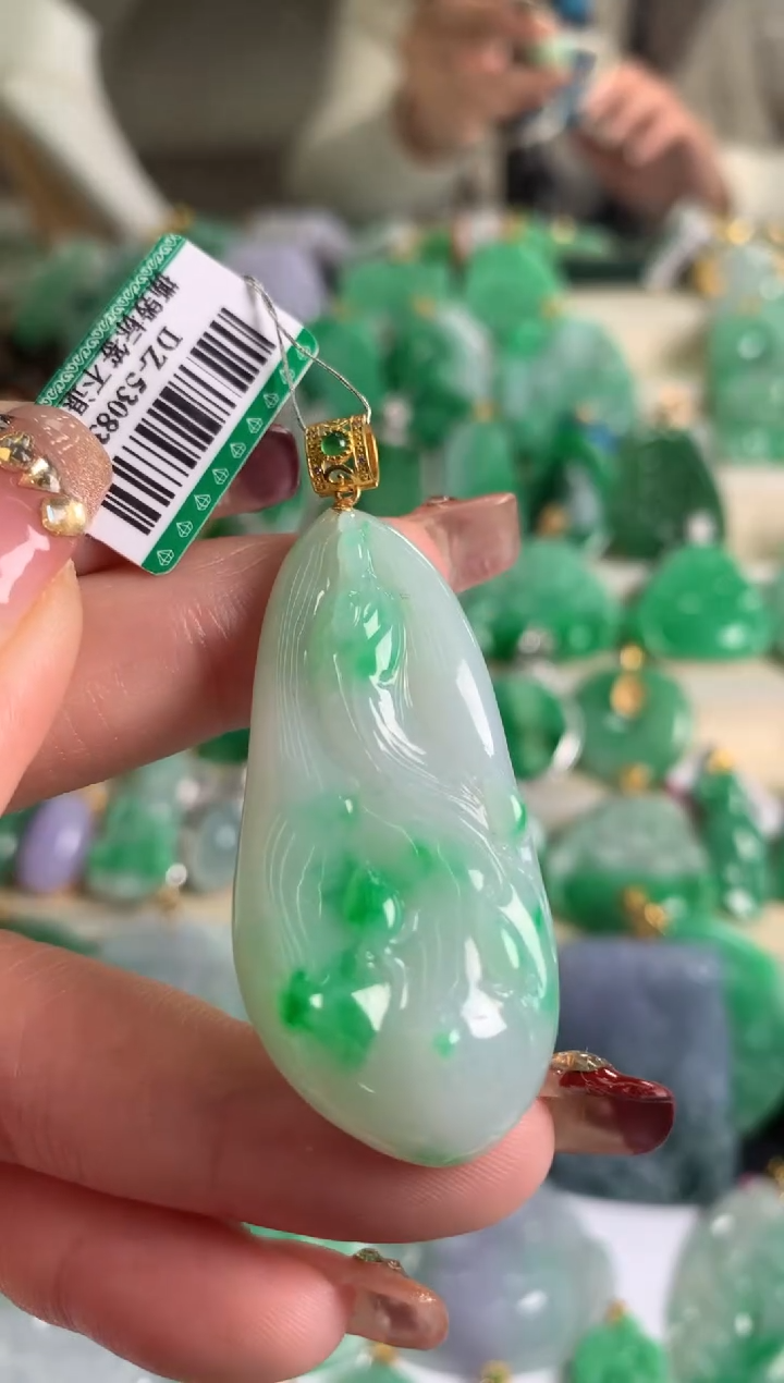 【闪购商品】翡翠吊坠(不含链)18K金镶嵌挂件