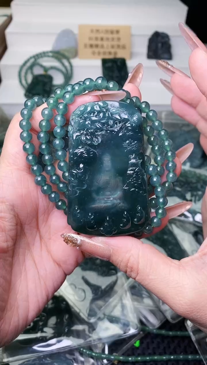 颈饰未镶嵌翡翠 