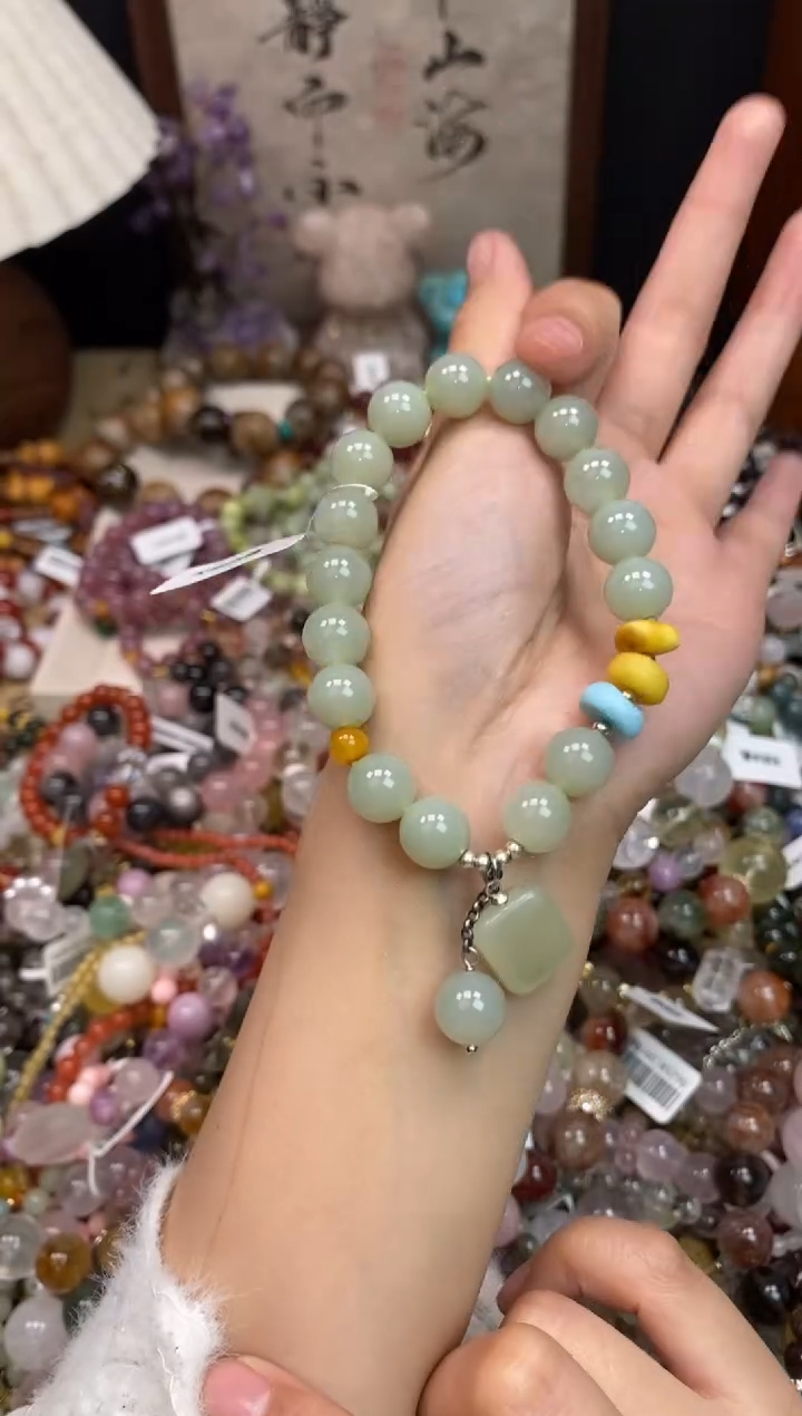 未镶嵌和田玉手饰170微瑕