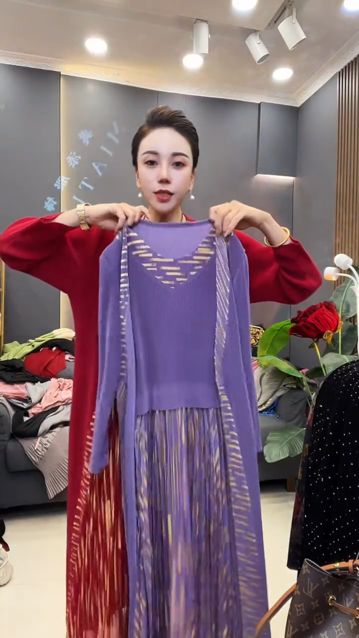 聚酯纤维（涤纶）紫色 金边裙