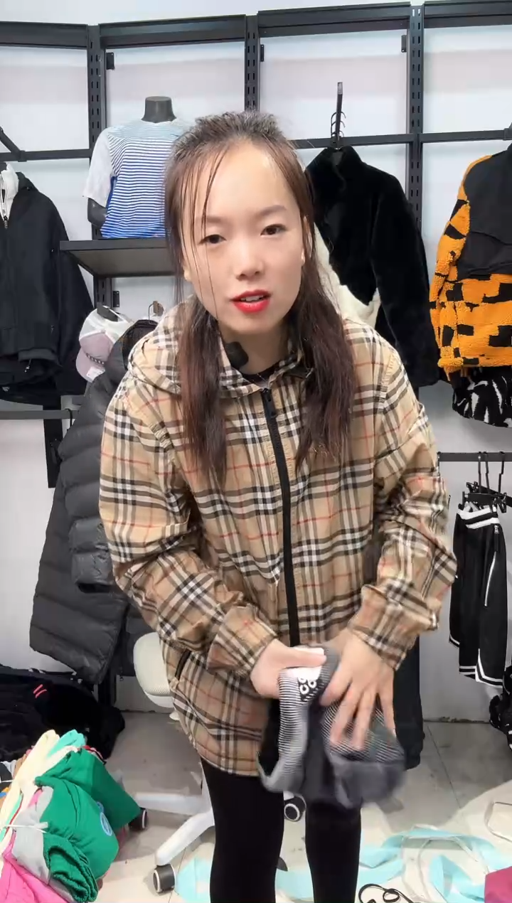 2211 编码  瑕疵直播间过款为准 尺码