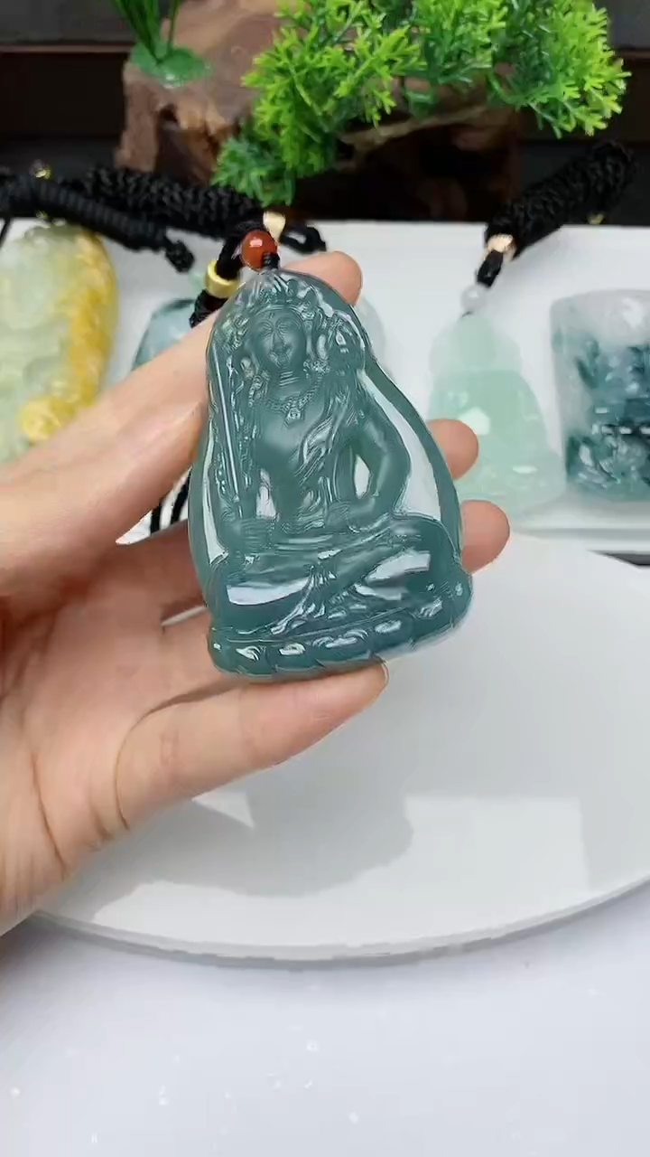 【闪购商品】翡翠颈饰未镶嵌         