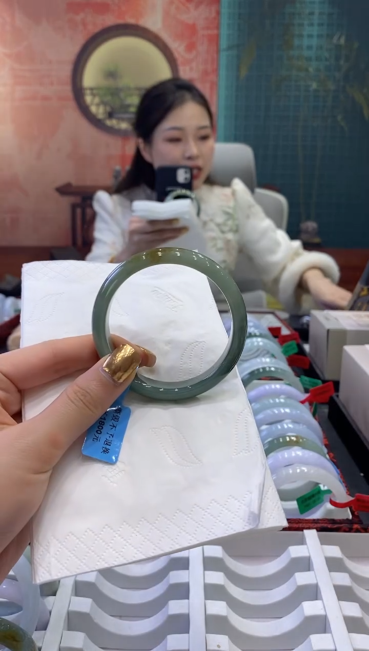 【闪购商品】翡翠手镯未镶嵌多人17005