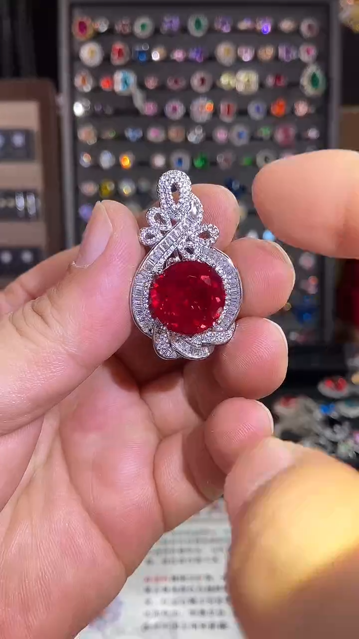 1红宝石（处理）吊坠B12.10-18