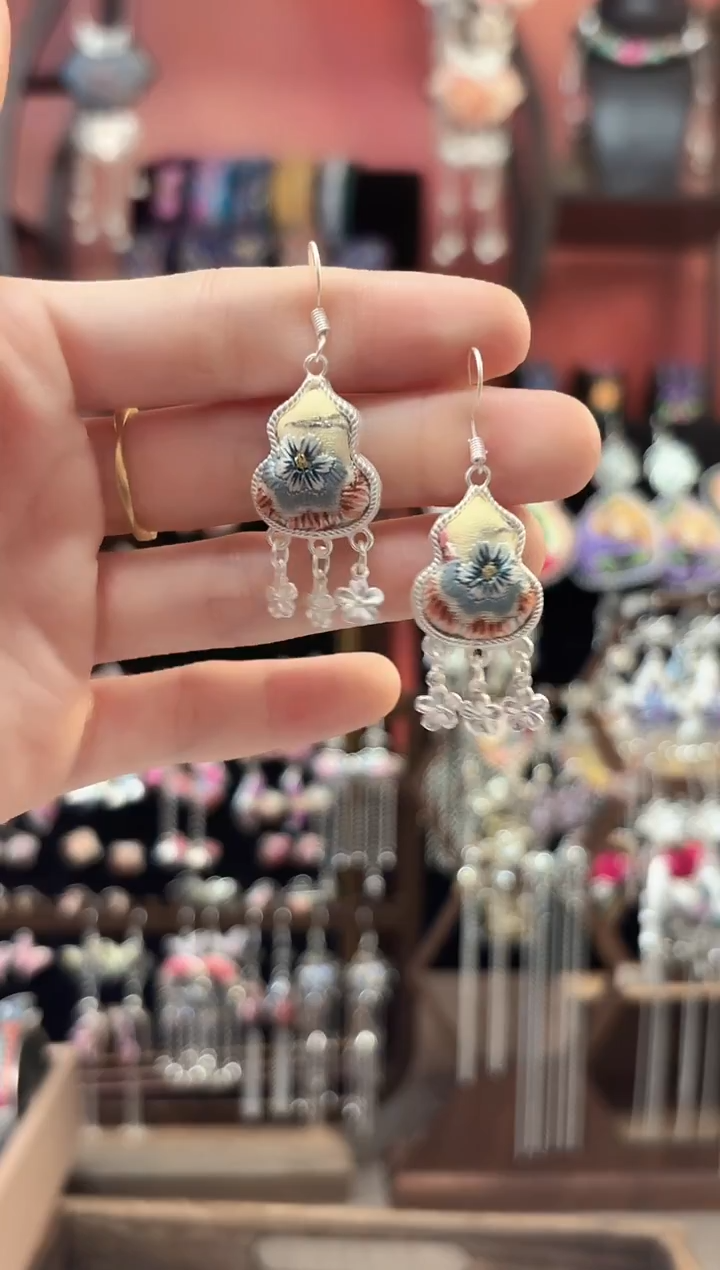 织绣 云织谣民族风精美饰品   366