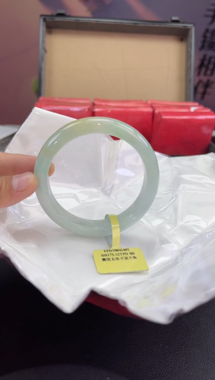 翡翠未镶嵌手镯8翡翠手镯