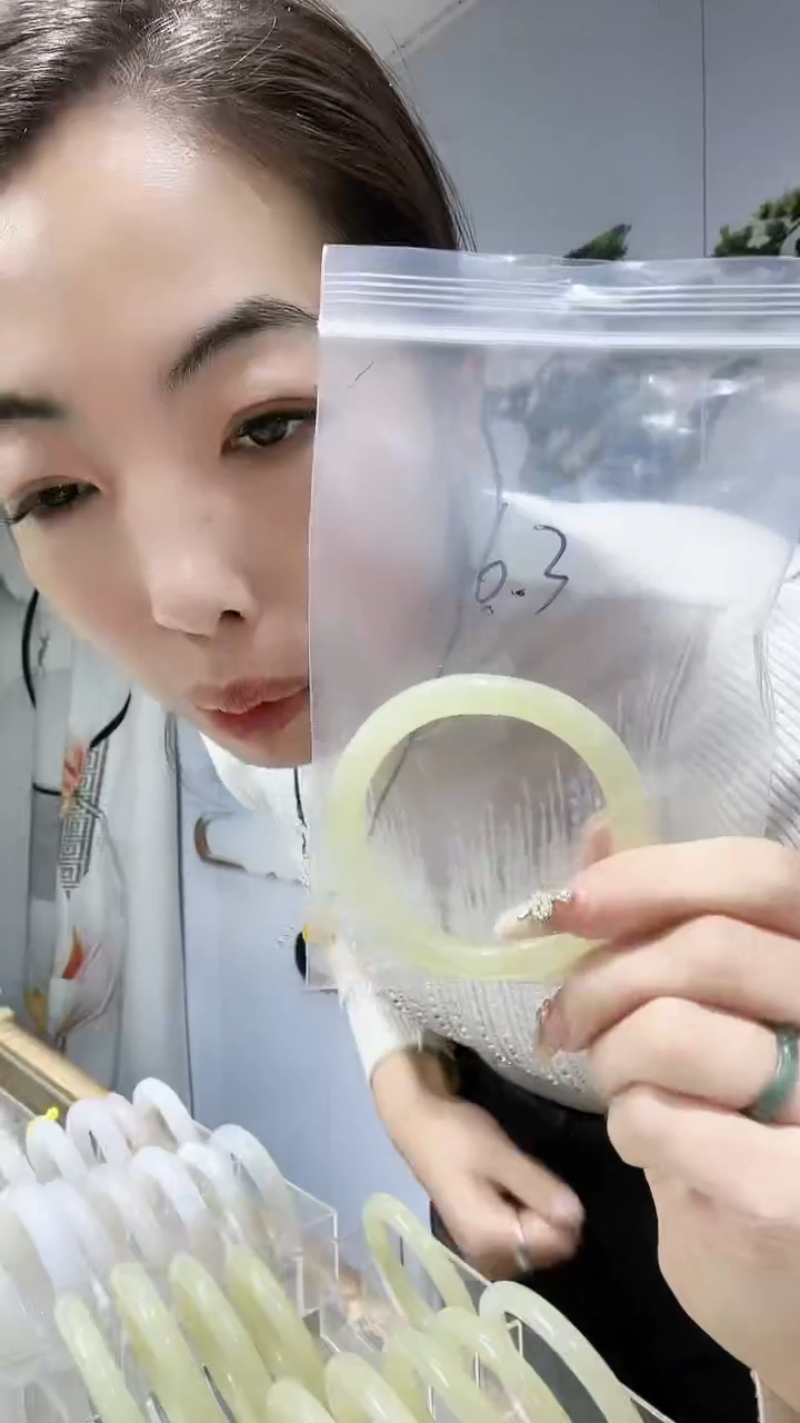 【闪购商品】石英质玉手镯未镶嵌手镯54圈口