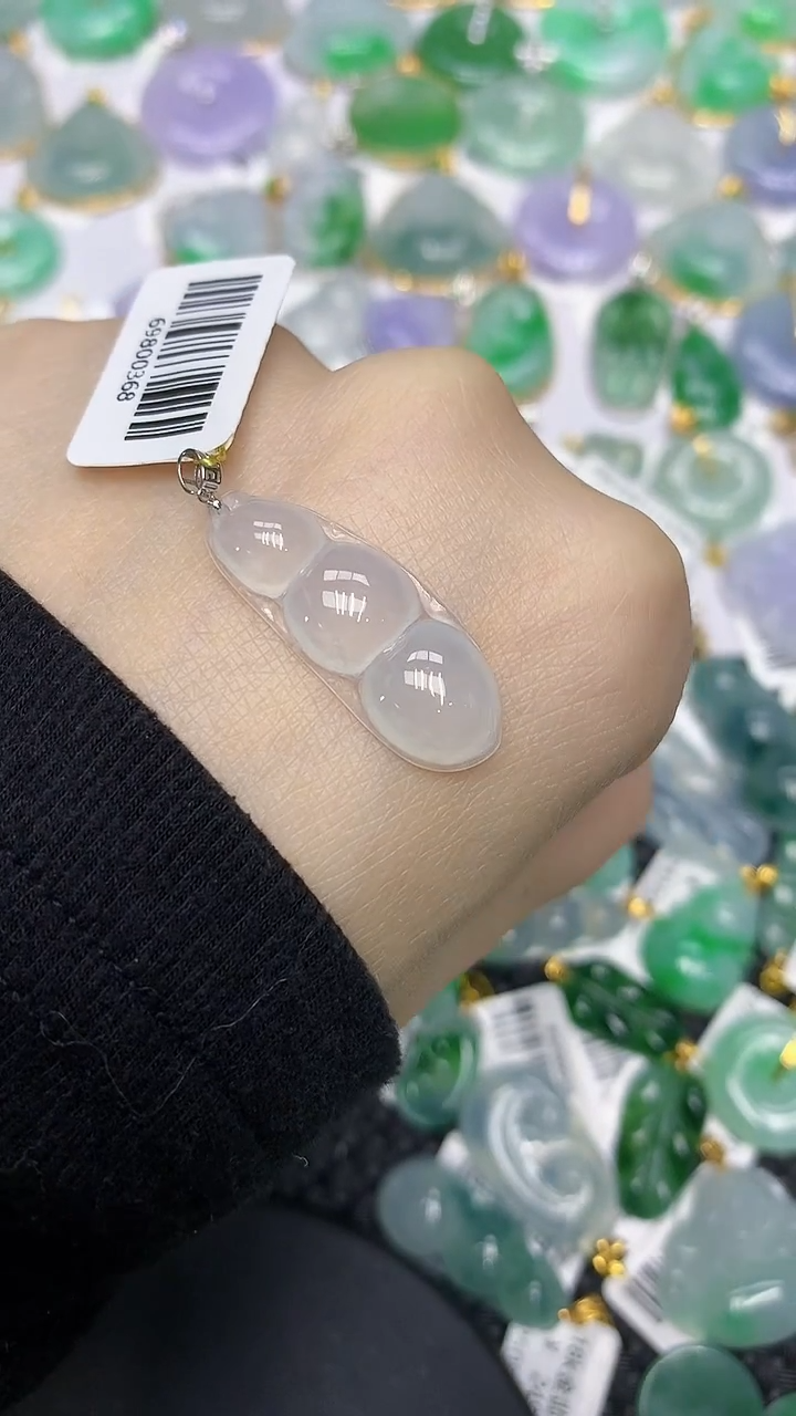 颈饰18K金镶嵌翡翠111111111