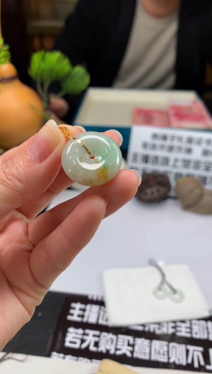 颈饰未镶嵌翡翠美*姐---118109