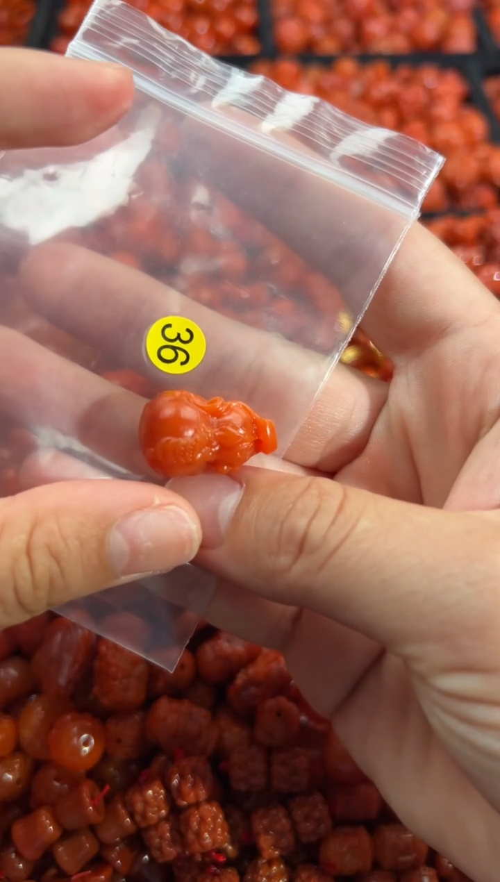 南红玛瑙未镶嵌颈饰1