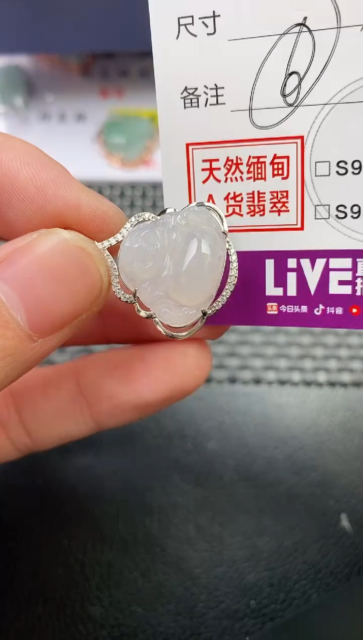 翡翠银S925镶嵌颈饰小**?挂件