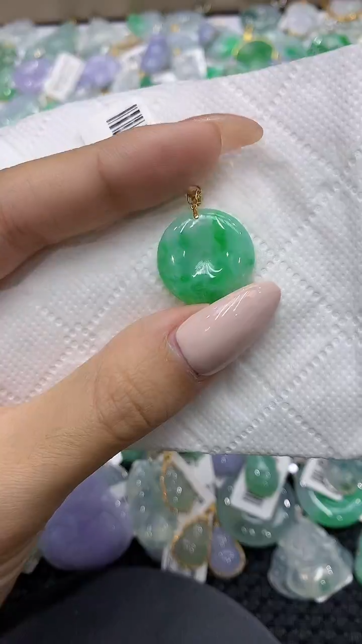 颈饰18K金镶嵌翡翠111111111111