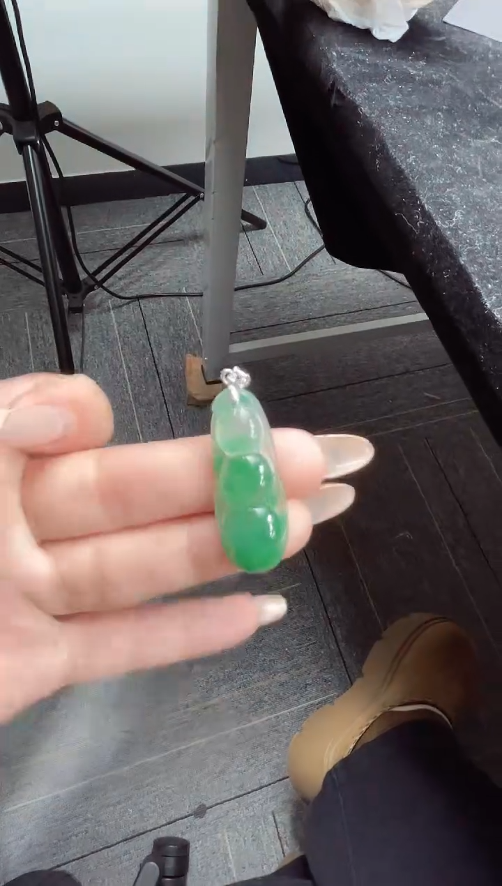 吊坠(赠链)银S925镶嵌石英质玉（非洲翠）3.33豆子