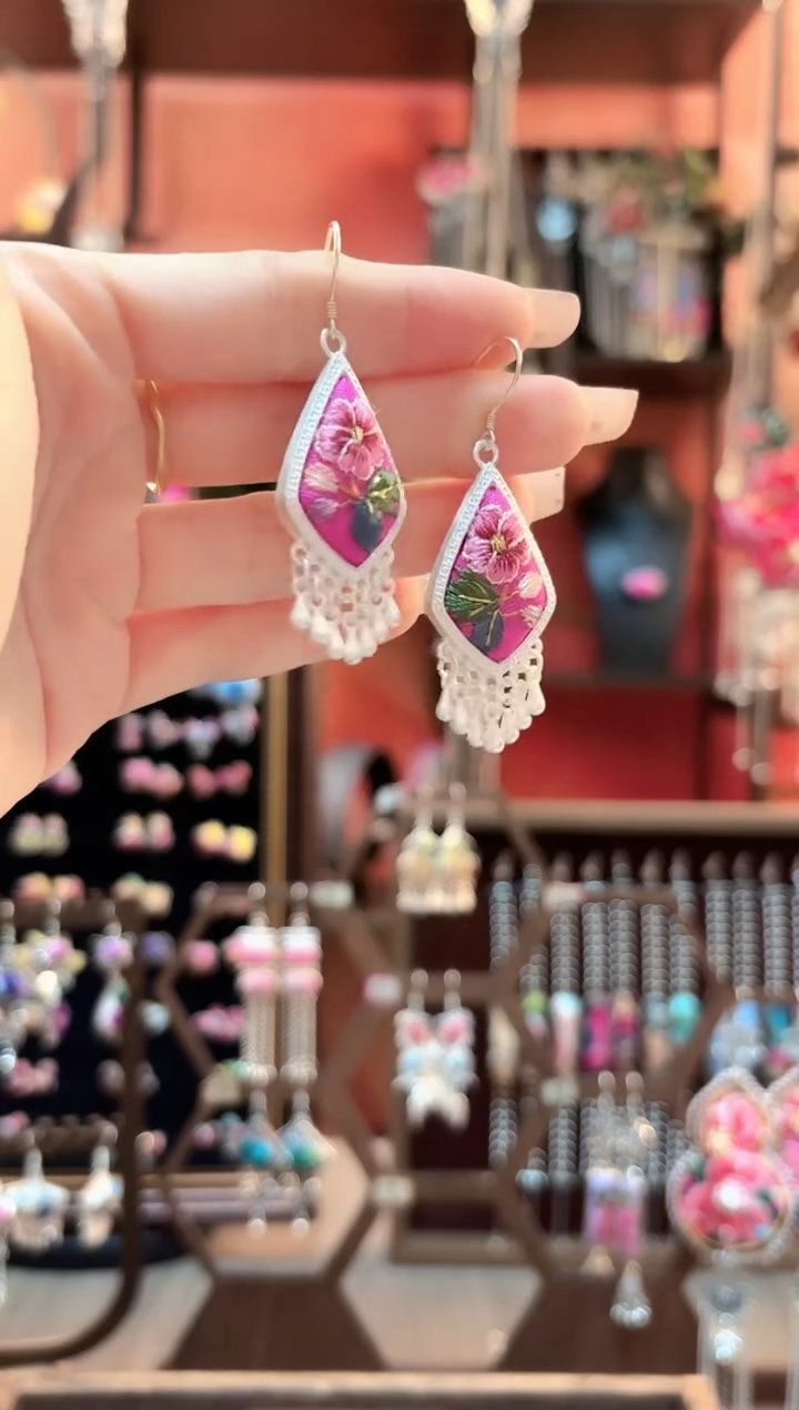 织绣云织谣民族风精美饰品19