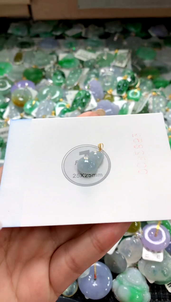 颈饰18K金镶嵌翡翠1111111111111111