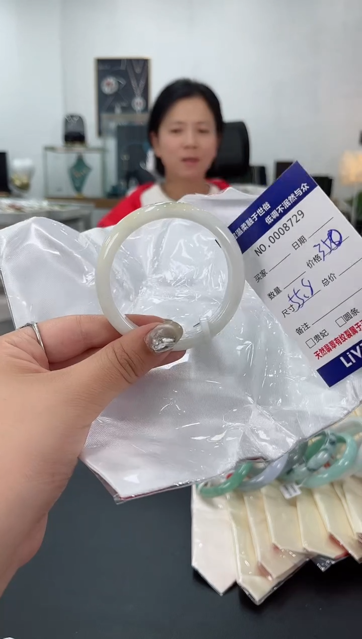 【闪购商品】翡翠手镯未镶嵌天然翡翠A货